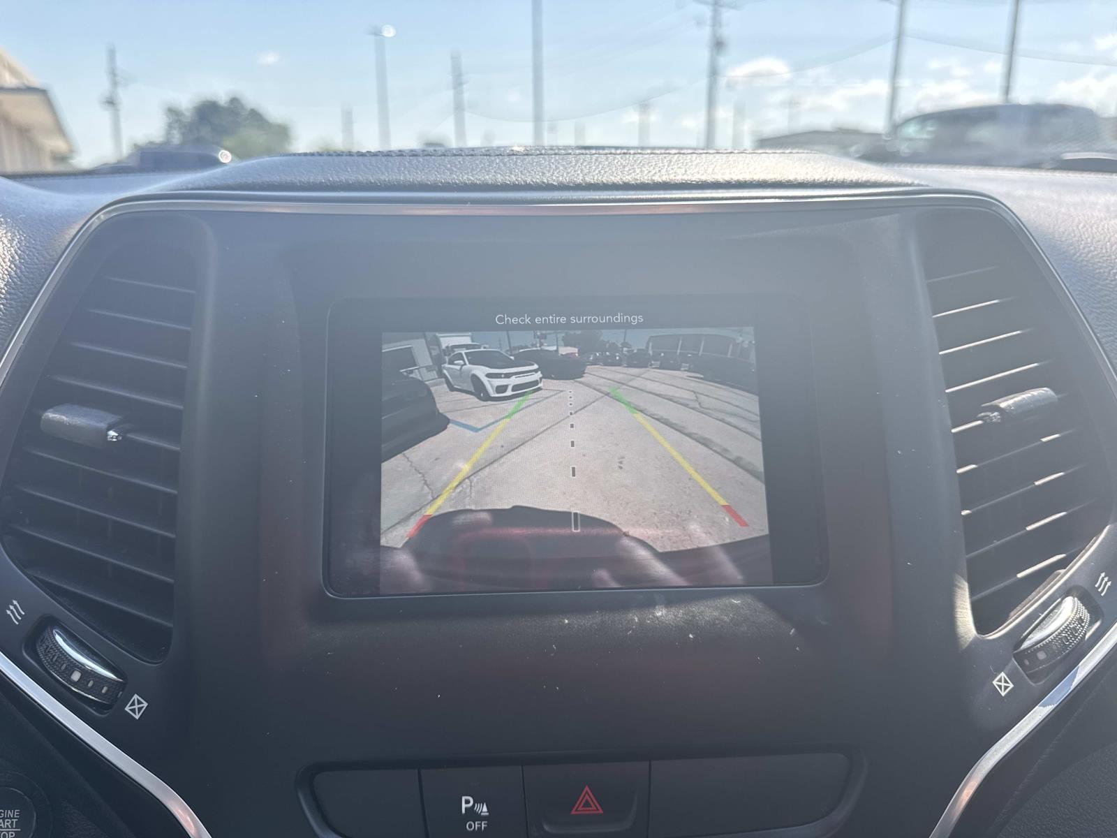 2020 Jeep Cherokee Latitude photo 18