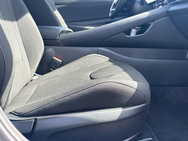 2025 Hyundai Elantra SEL Convenience photo 12