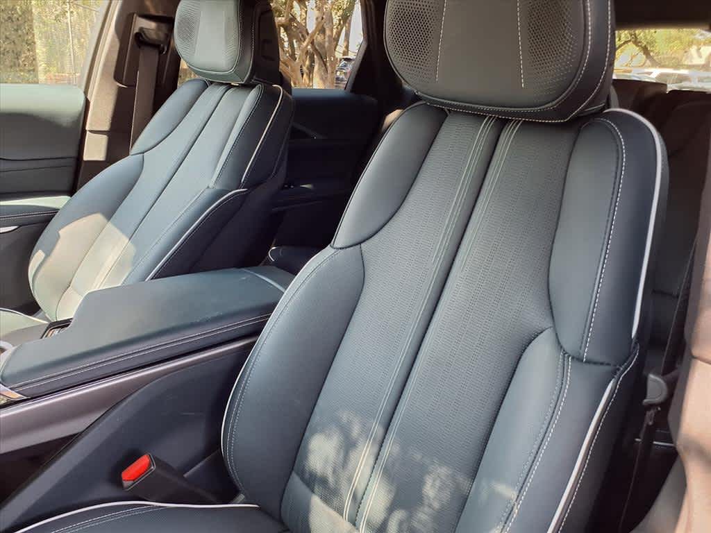 2024 Cadillac Lyriq Luxury photo 10