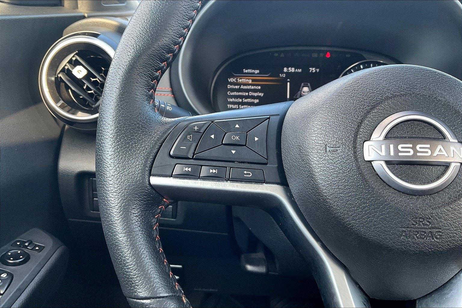 2023 Nissan Kicks SR photo 18