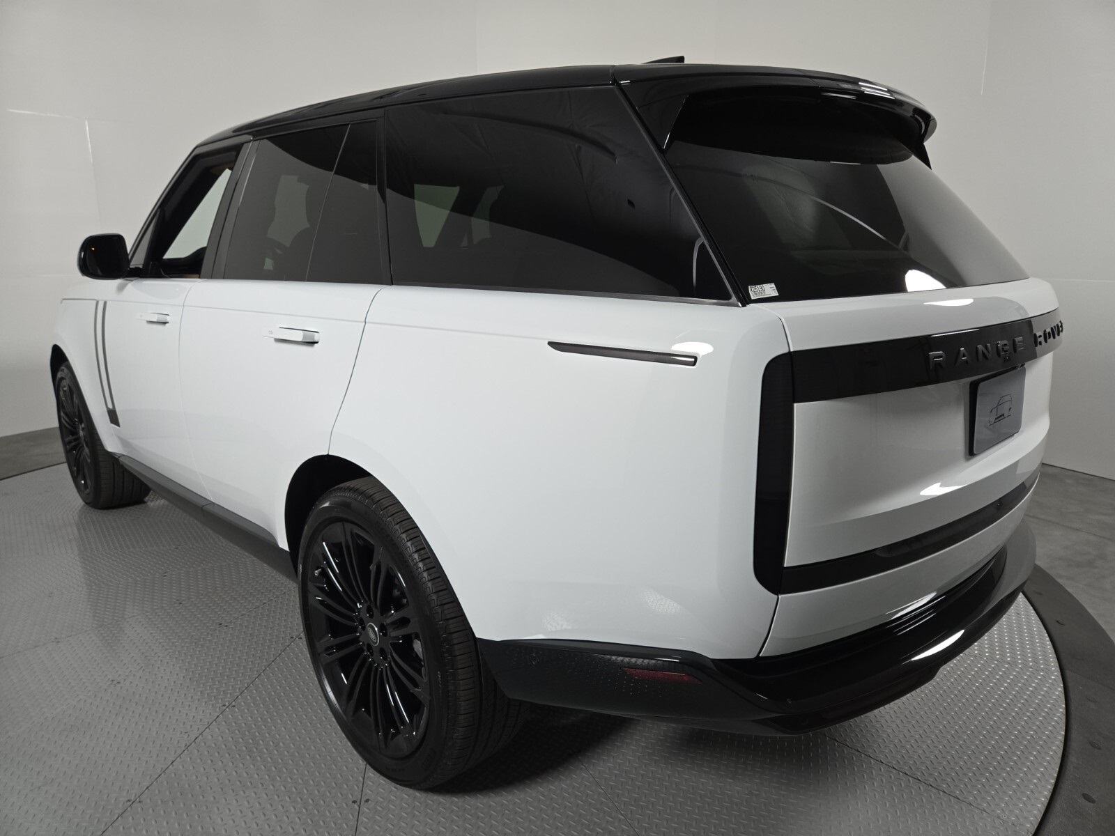 2025 Land Rover Range Rover SE photo 15