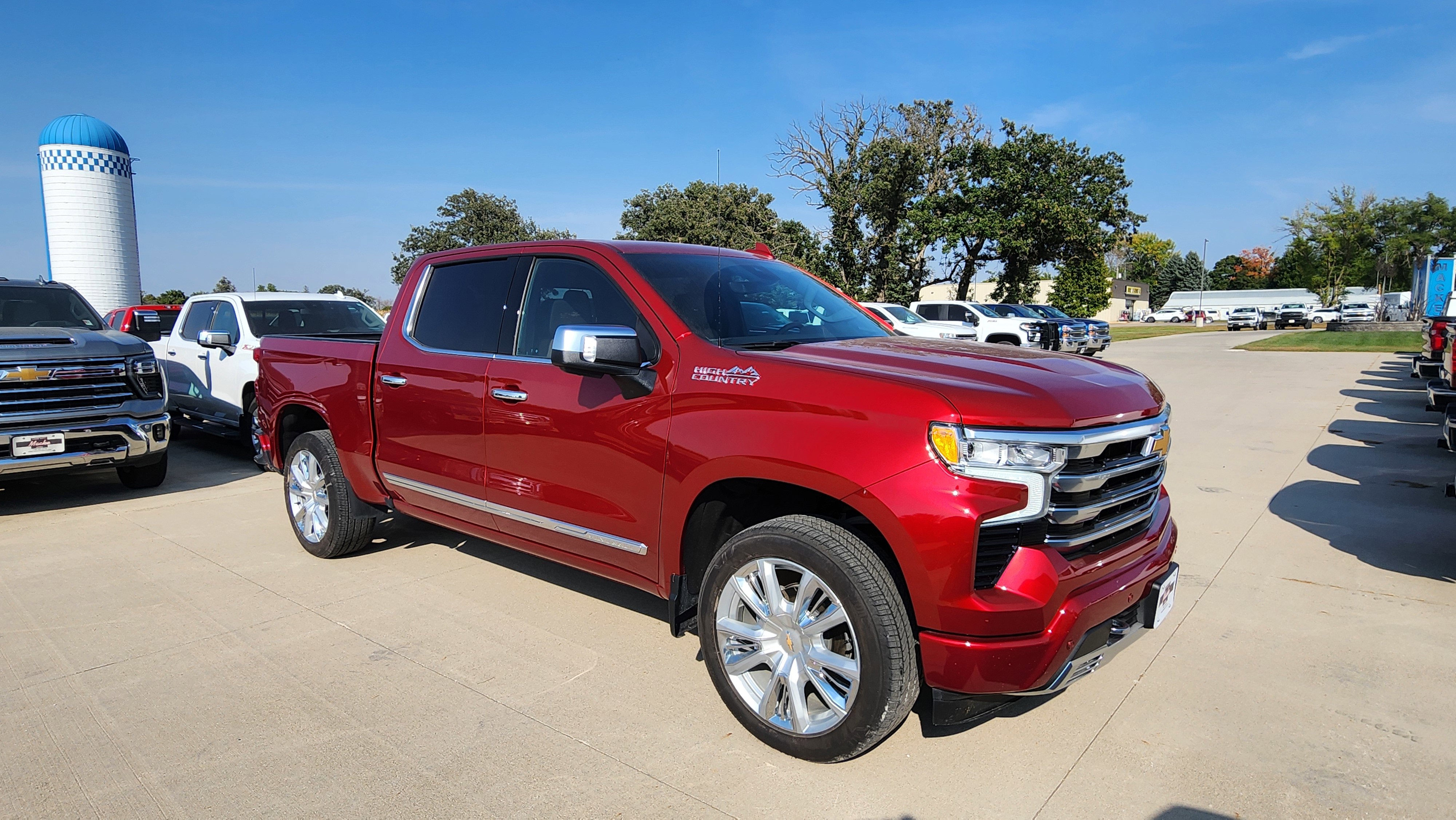 2025 Chevrolet Silverado 1500 High Country photo 2