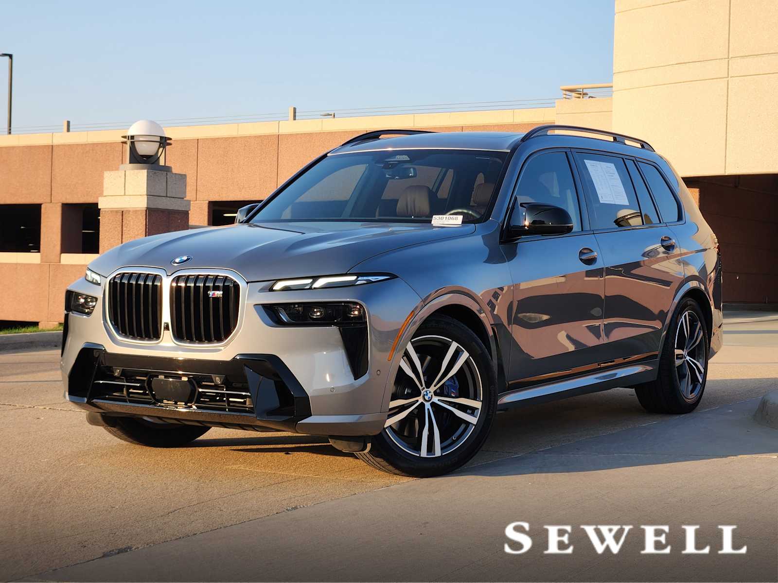 2025 BMW X7 M60i's photo