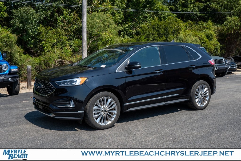 2022 Ford Edge Titanium photo 2