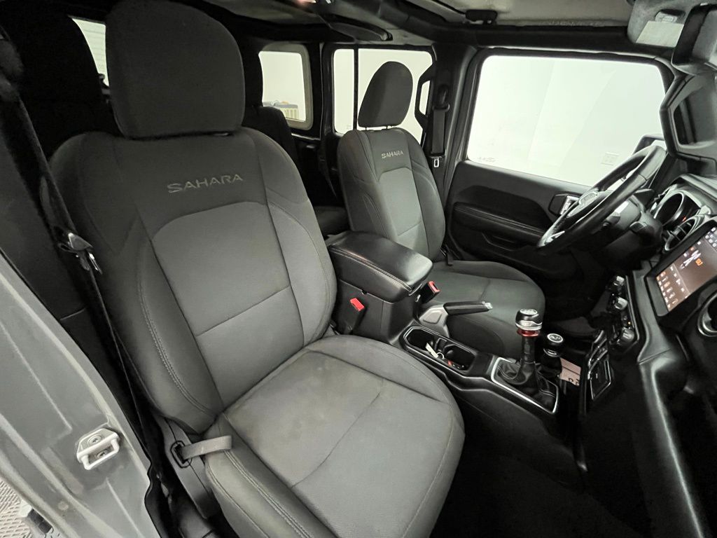 2018 Jeep Wrangler Unlimited Sahara photo 31