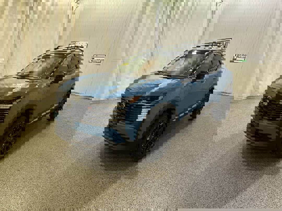 2026 Nissan Kicks SR photo 3