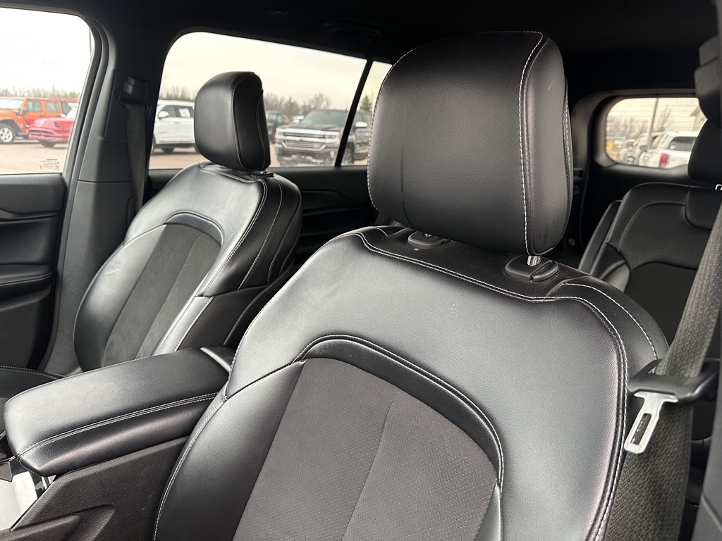 2023 Jeep Grand Cherokee Altitude photo 2