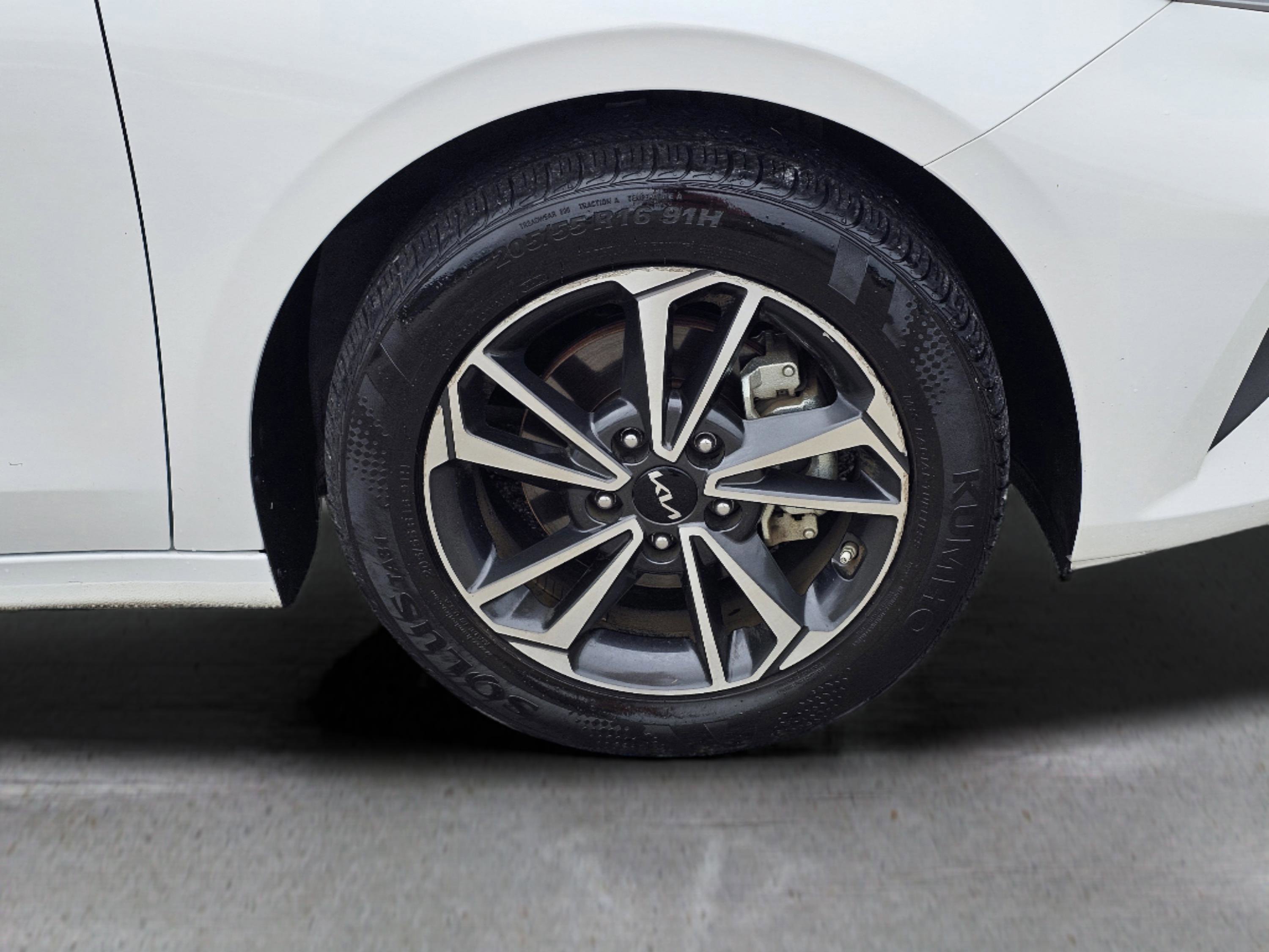 2024 Kia Forte LXS photo 6