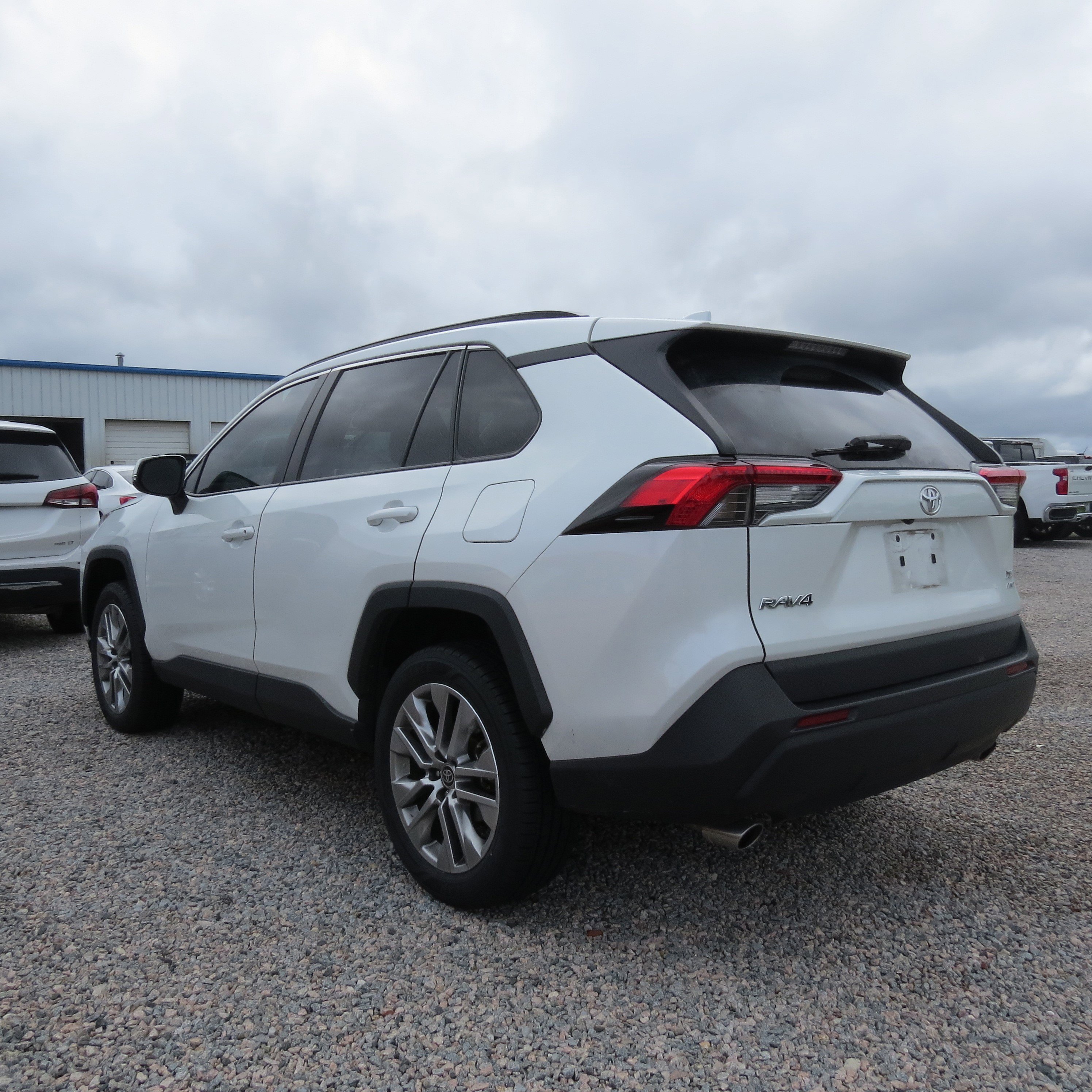 2023 Toyota RAV4 XLE Premium photo 11