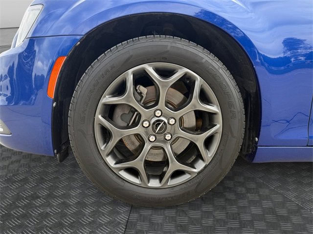 2018 Chrysler 300 photo 14