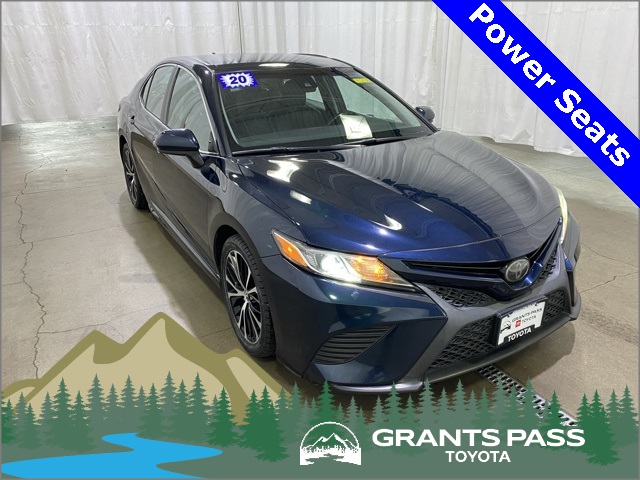 2019 Toyota Camry SE's photo