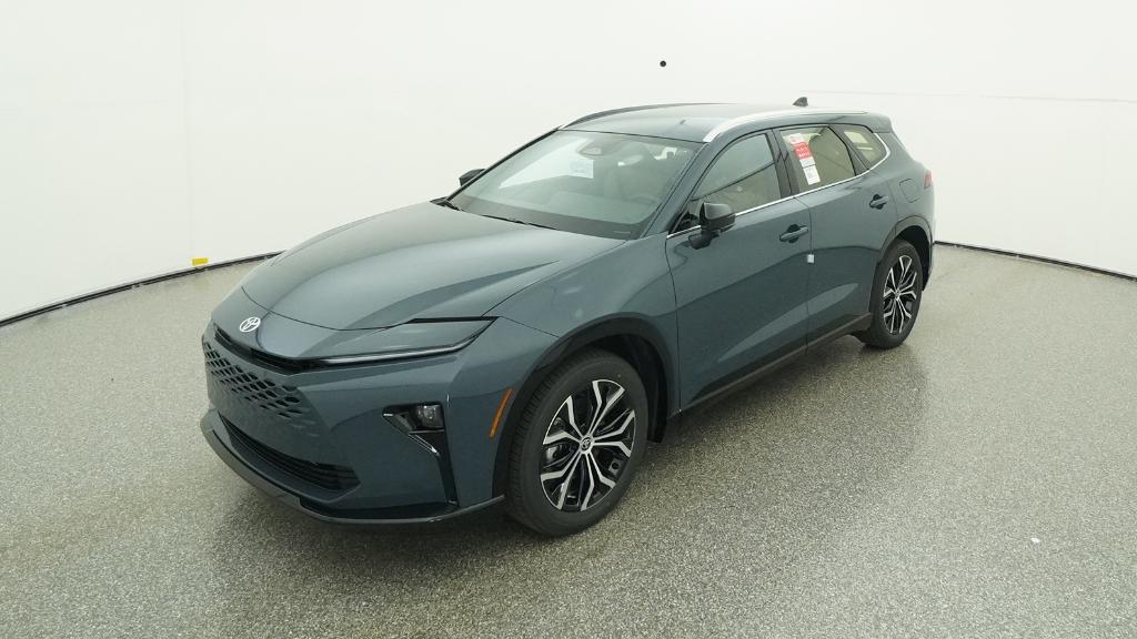 2025 Toyota Crown Signia XLE's photo