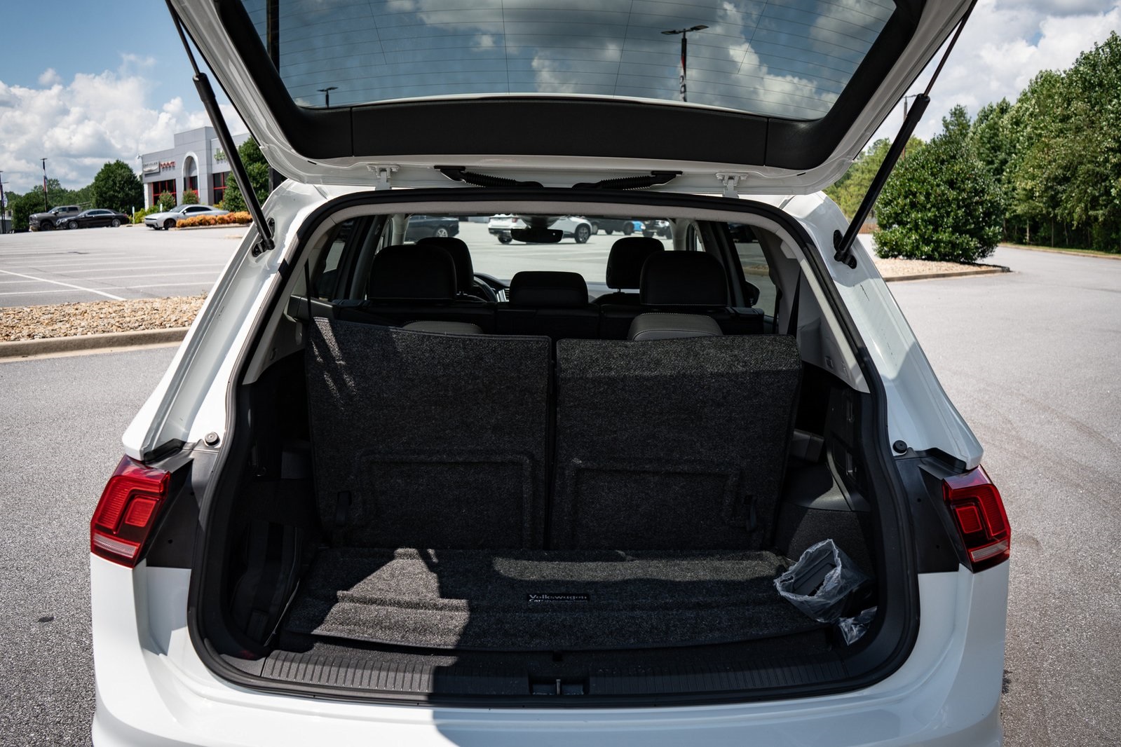 2022 Volkswagen Tiguan SE photo 6