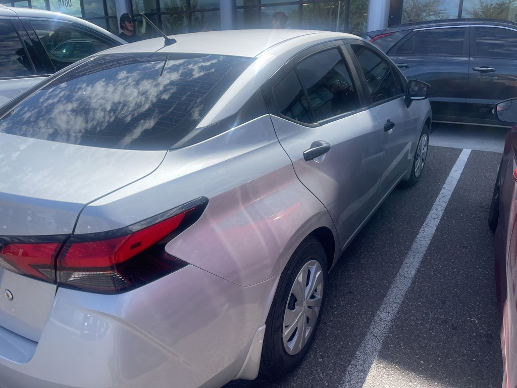 2025 Nissan Versa 1.6 S photo 4