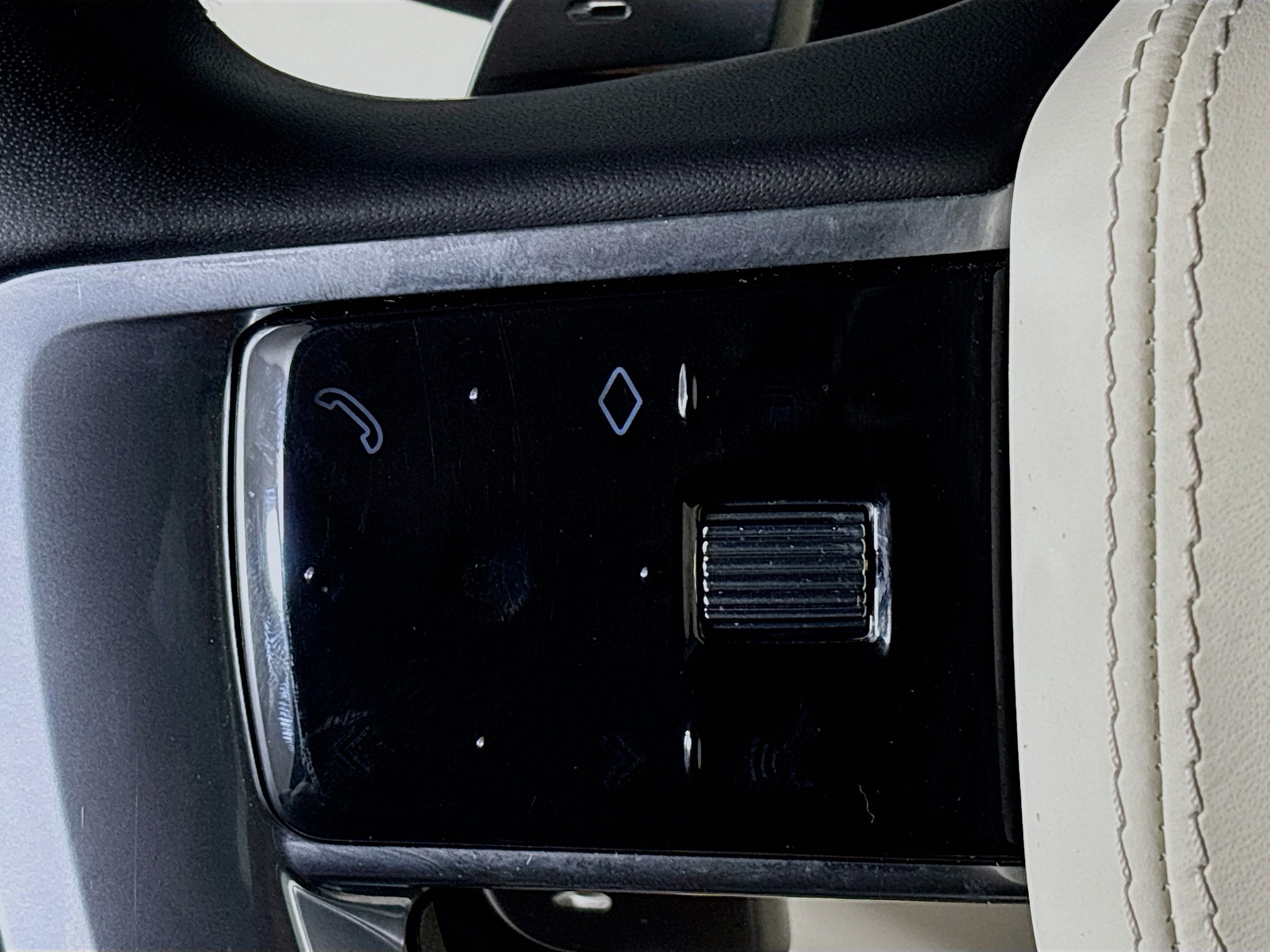 2023 Land Rover Range Rover SE photo 10