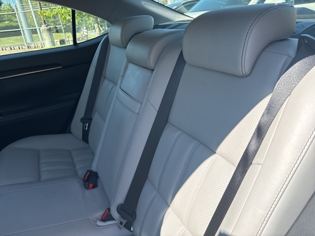 2016 Lexus ES 350 photo 4
