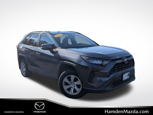 2019 Toyota RAV4 LE's photo