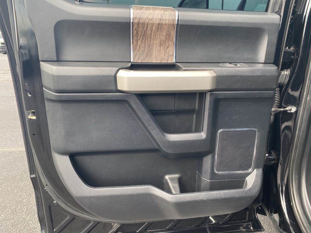 2017 Ford F-250 Lariat photo 37