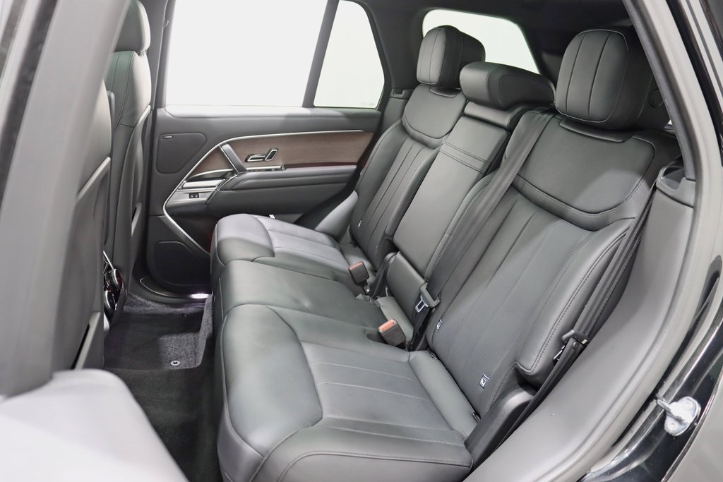 2023 Land Rover Range Rover SE photo 28