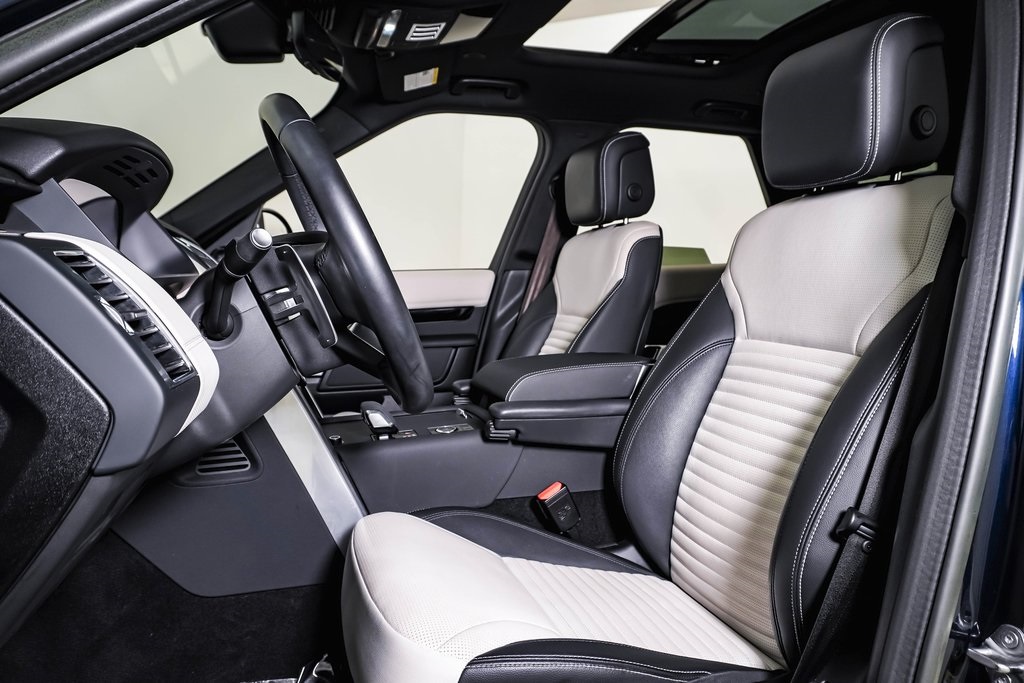 2023 Land Rover Discovery S R-Dynamic photo 16