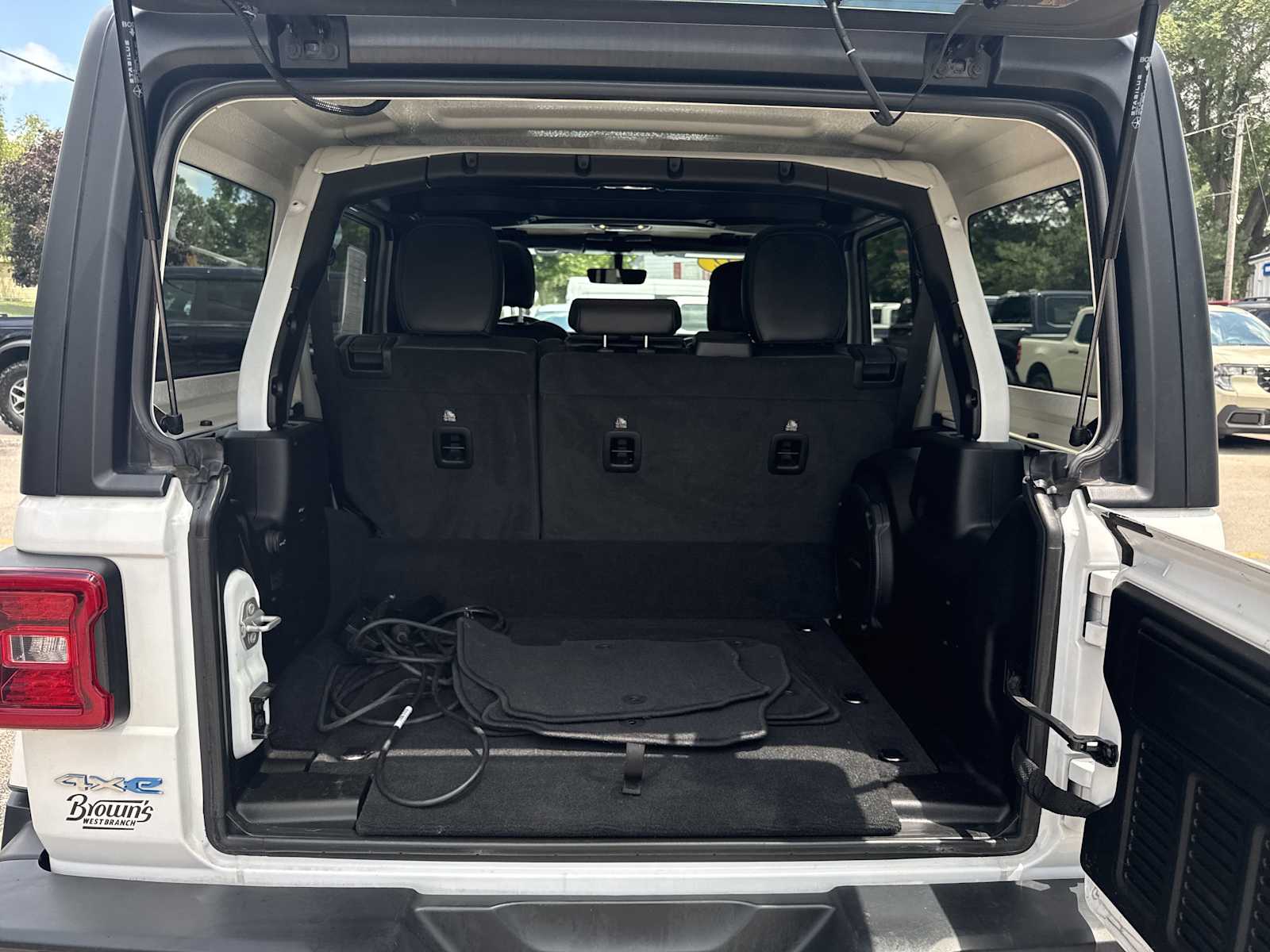 2022 Jeep Wrangler 4xe Unlimited Sahara photo 9