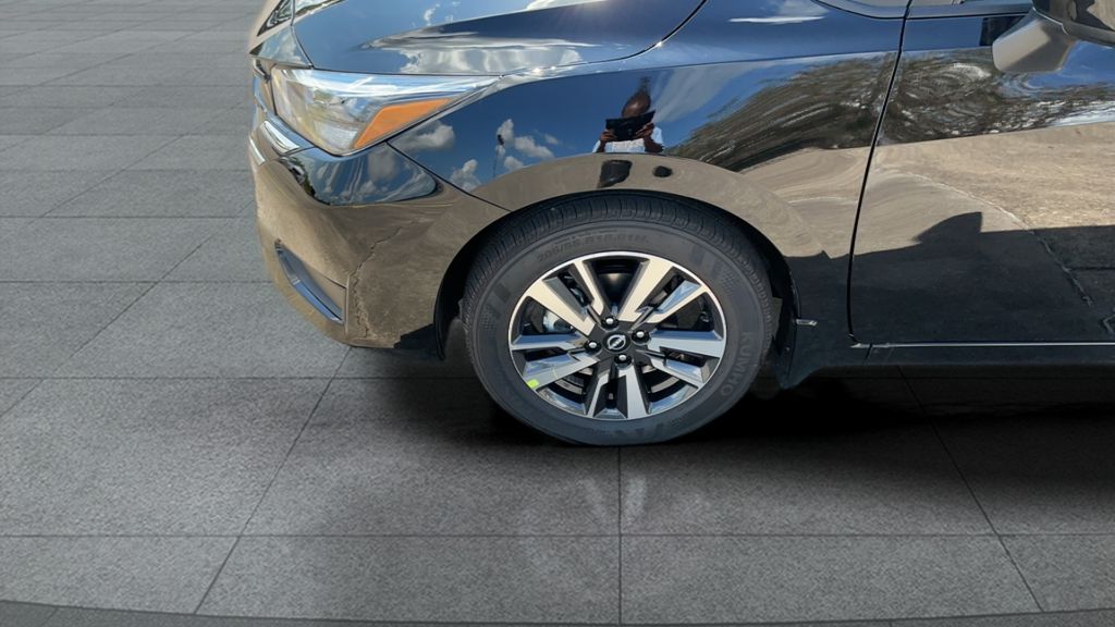 2025 Nissan Versa 1.6 SV photo 3