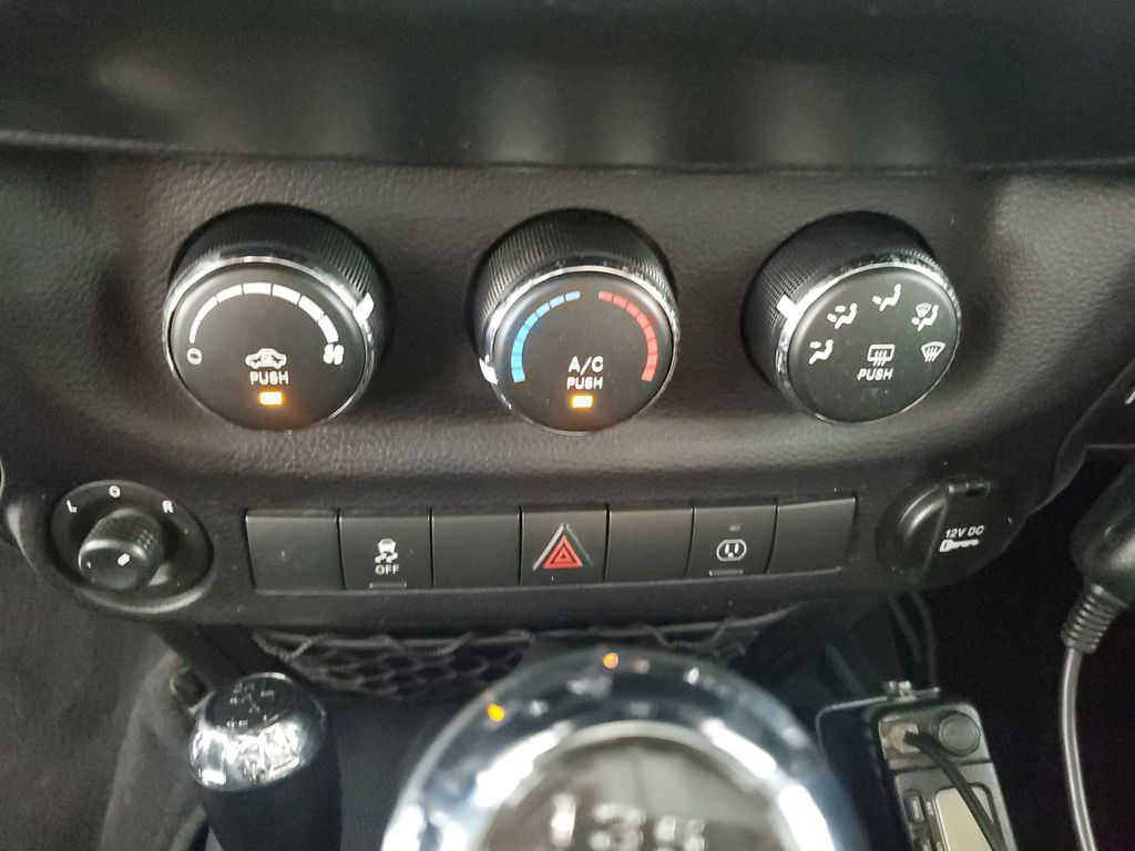 2016 Jeep Wrangler Unlimited Rubicon photo 17