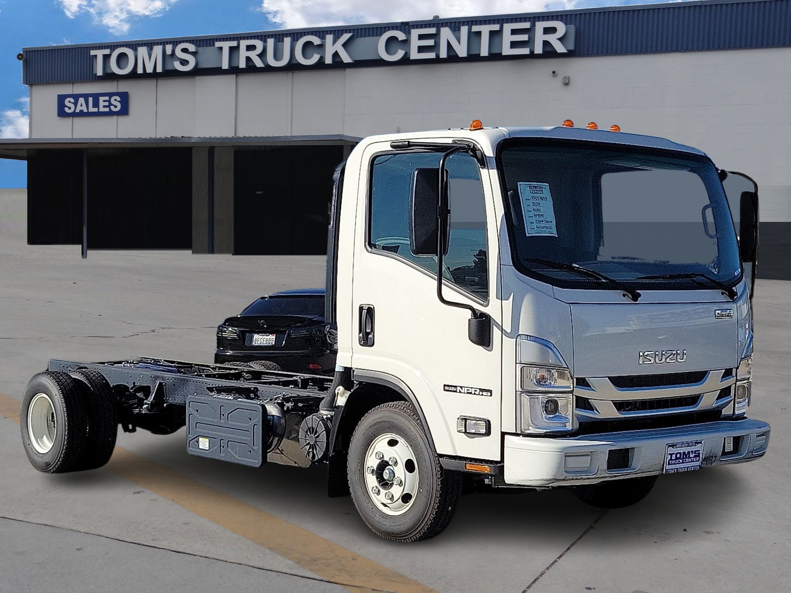 2024 Isuzu NPR HD's photo