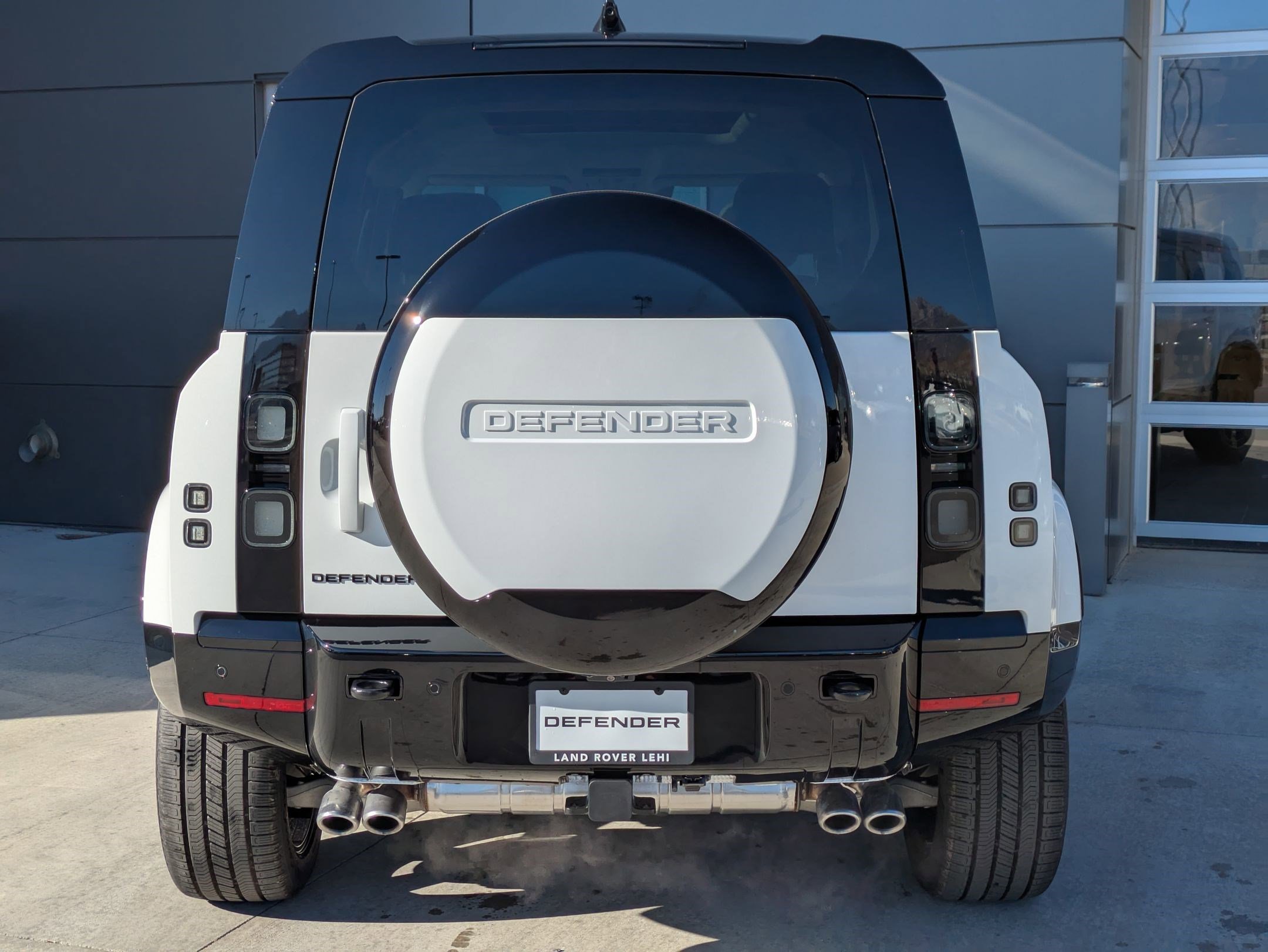 2026 Land Rover Defender 110 V8 photo 4