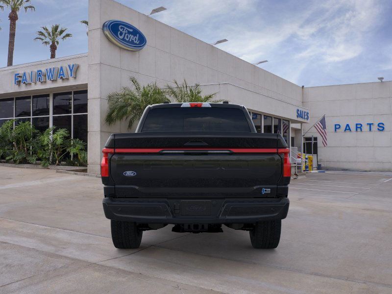 2025 Ford F-150 Lightning Lariat photo 4