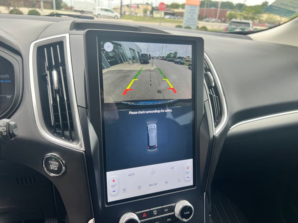 2022 Ford Edge Titanium photo 7