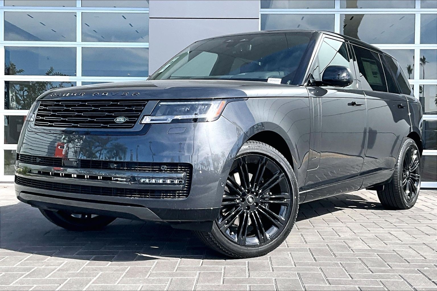 2025 Land Rover Range Rover SE's photo