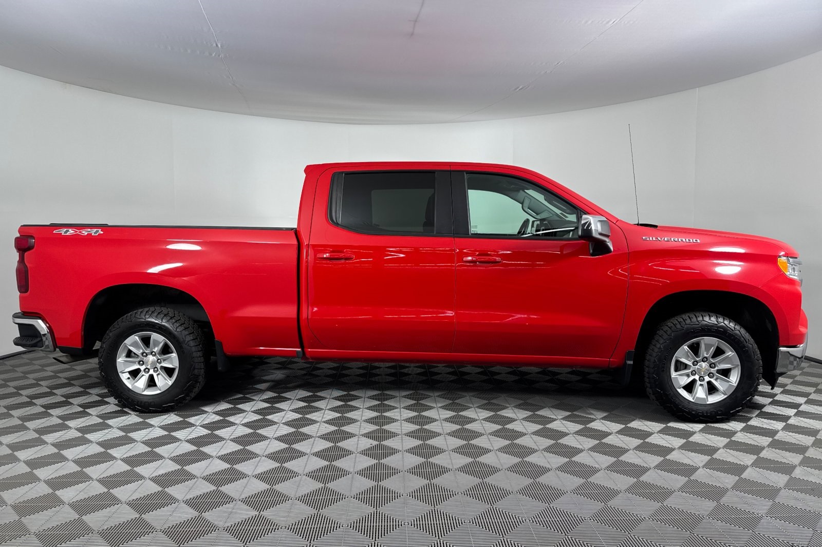 2023 Chevrolet Silverado 1500 LT photo 3