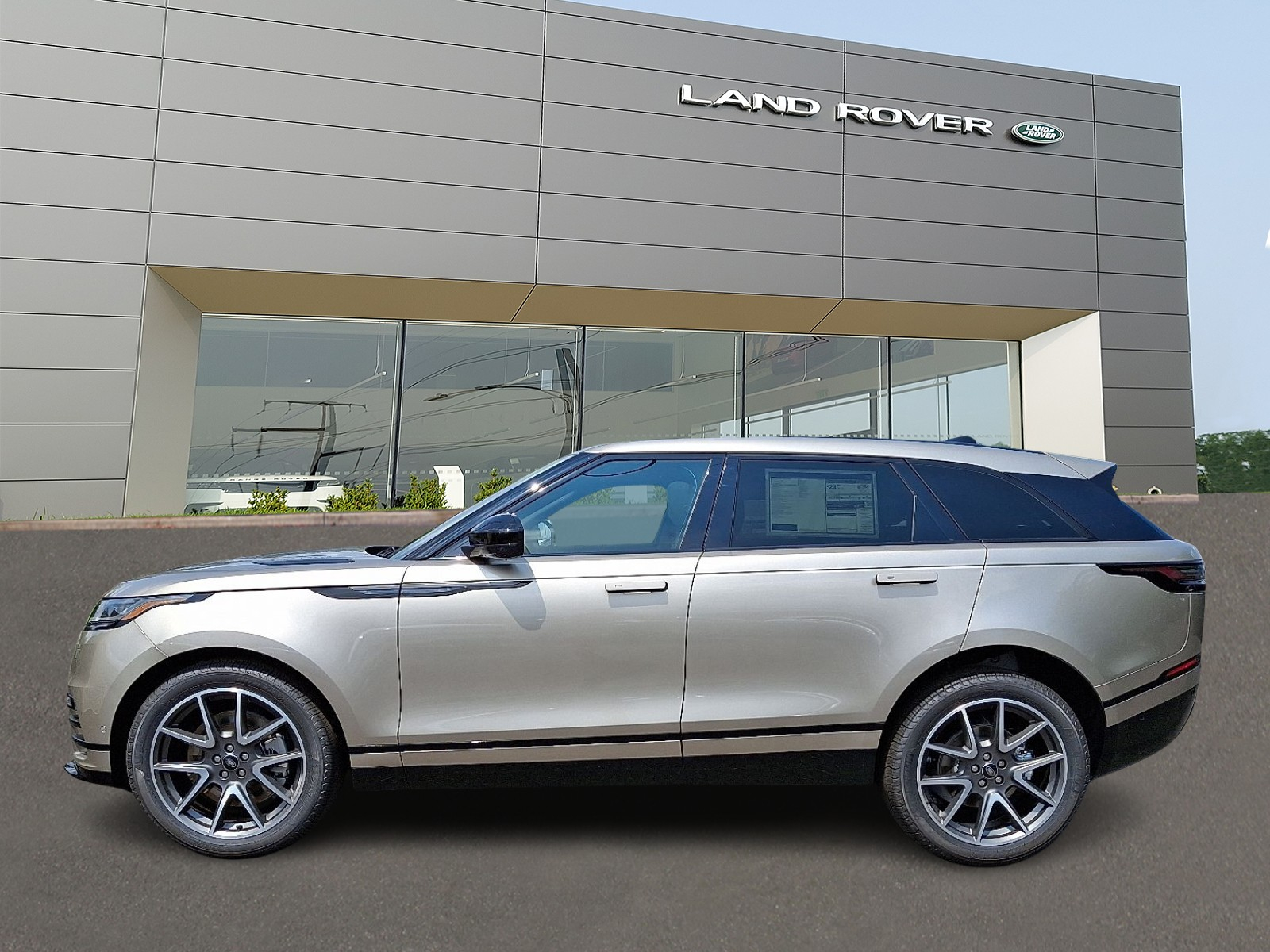 2026 Land Rover Range Rover Velar SE photo 3