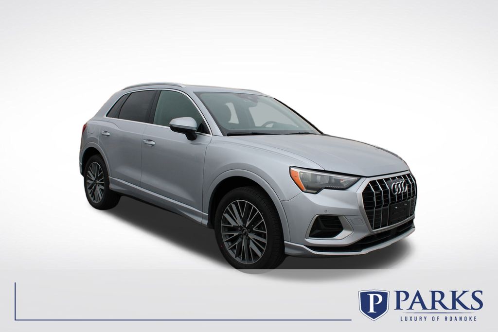 2022 Audi Q3 Premium's photo