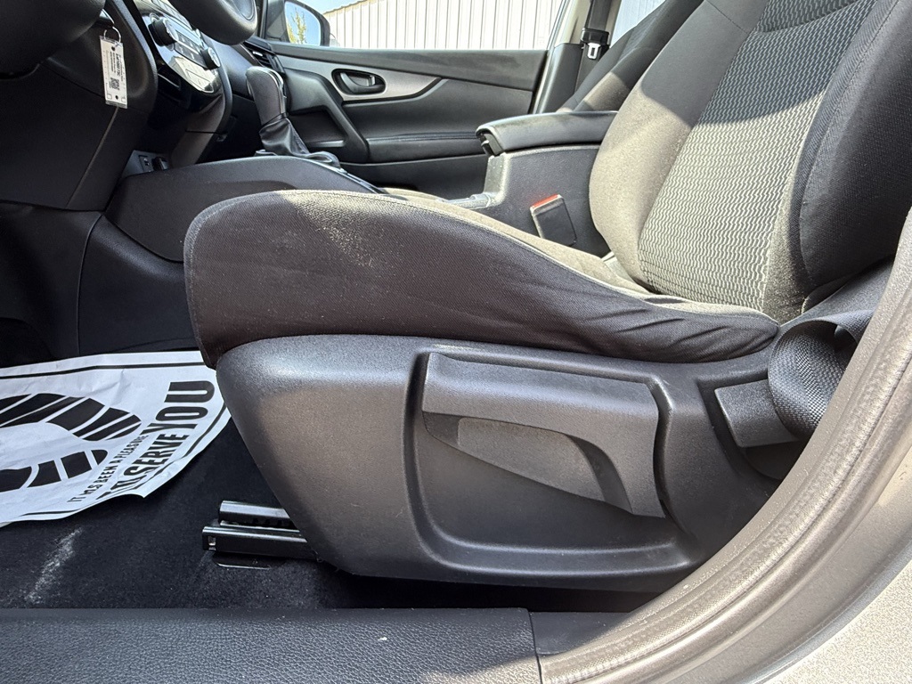 2018 Nissan Rogue Sport S photo 18