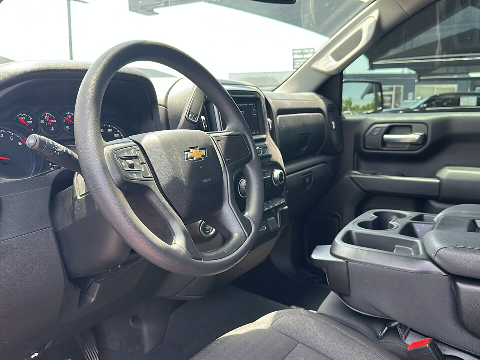 2023 Chevrolet Silverado 1500 Custom photo 2