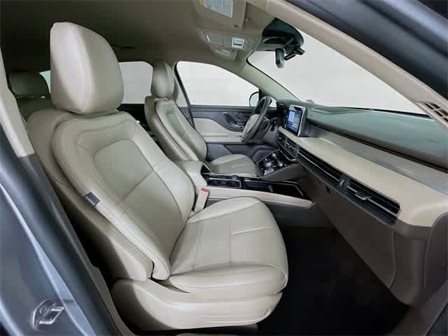 2022 Lincoln Corsair Standard photo 27