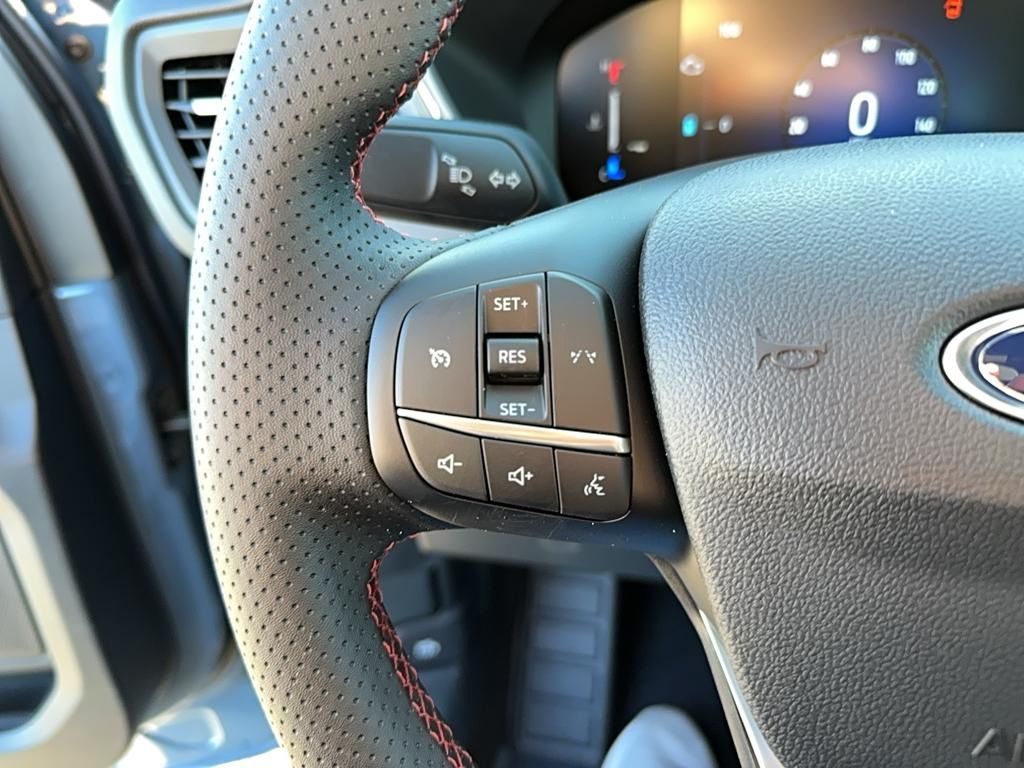 2025 Ford Escape Hybrid ST-Line photo 16