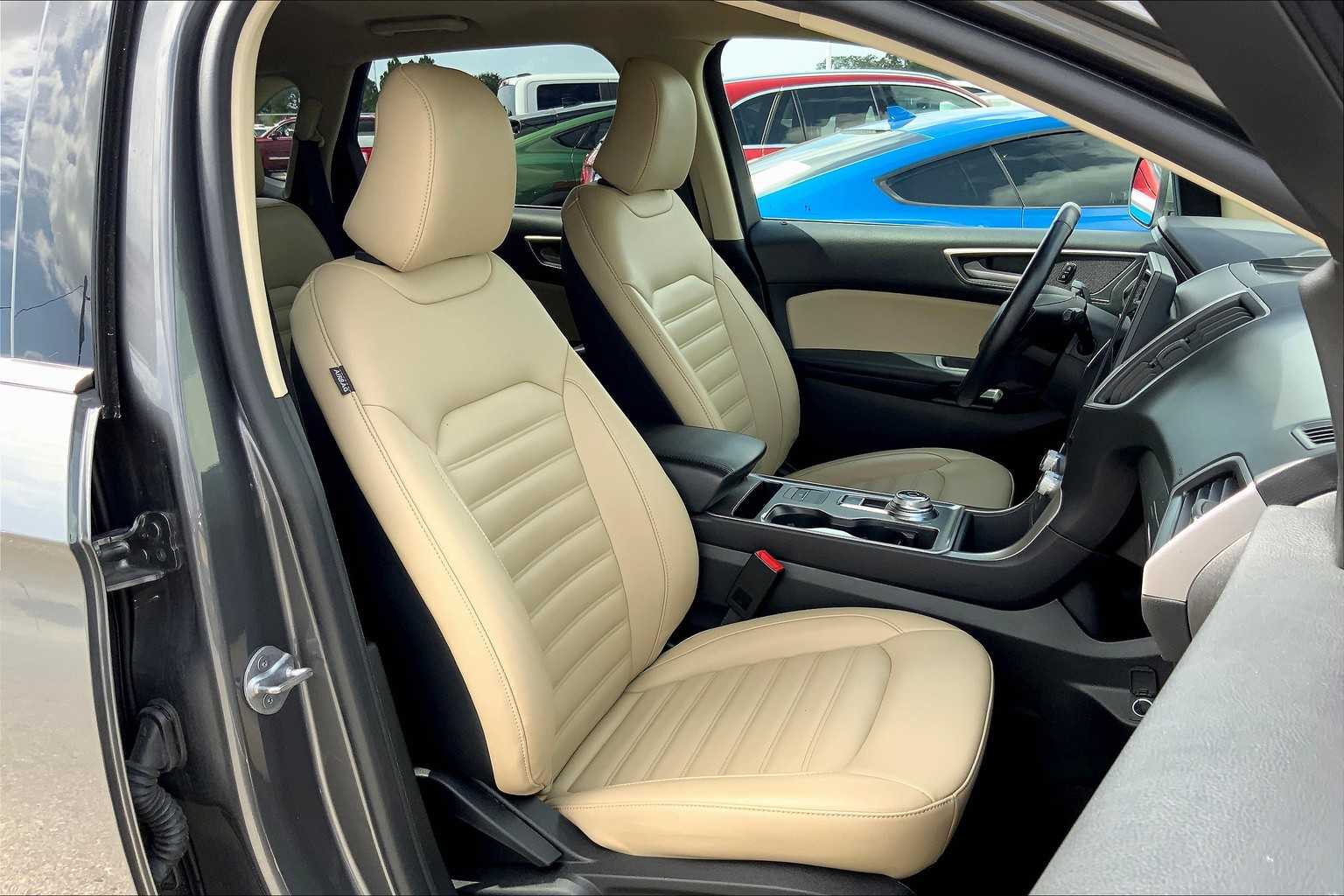 2023 Ford Edge SEL photo 8