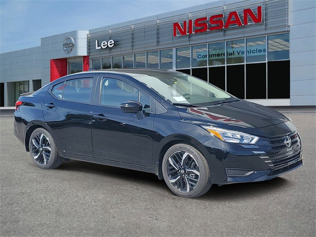 2025 Nissan Versa Sedan SR's photo