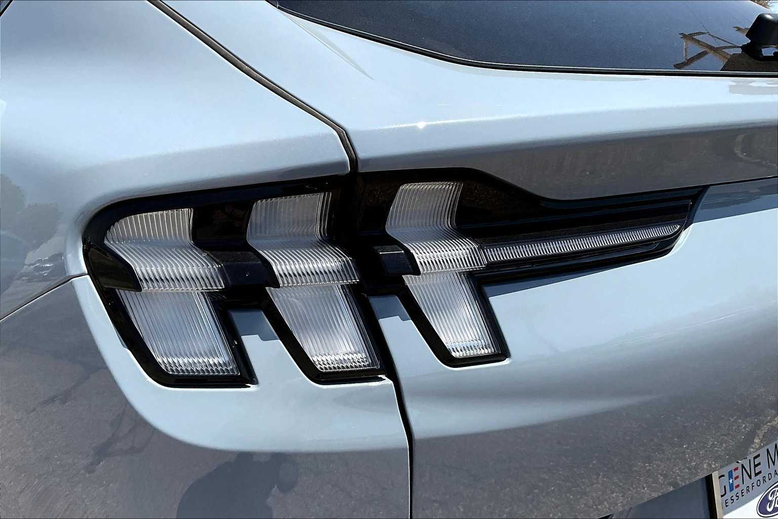 2025 Ford Mustang Mach-E Select photo 14