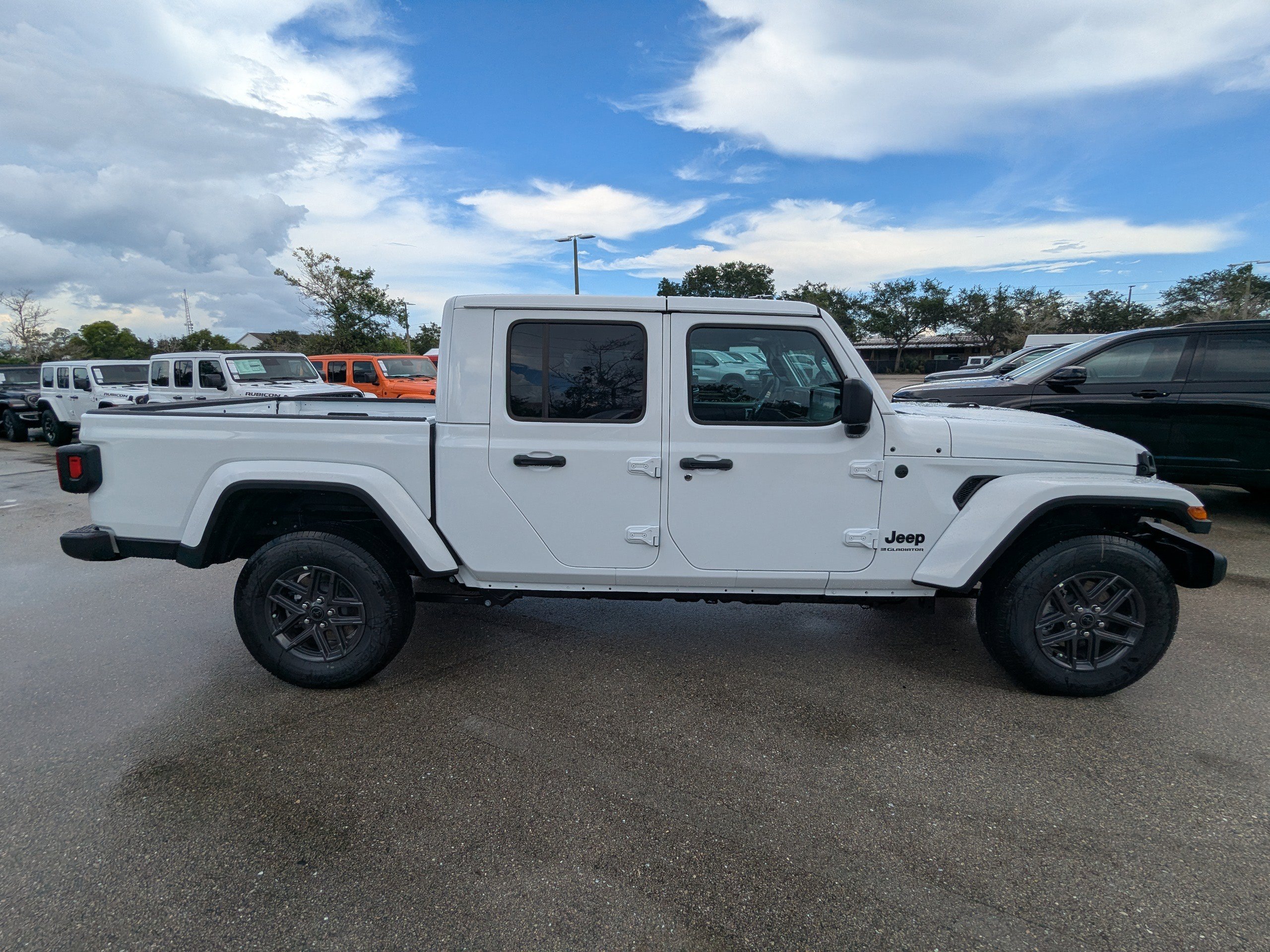 2025 Jeep Gladiator Sport S photo 4