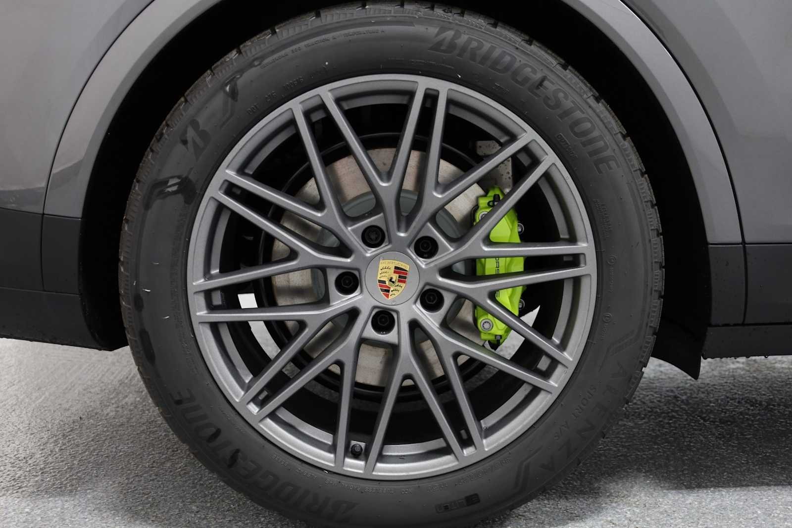2024 Porsche Cayenne S E-Hybrid photo 27