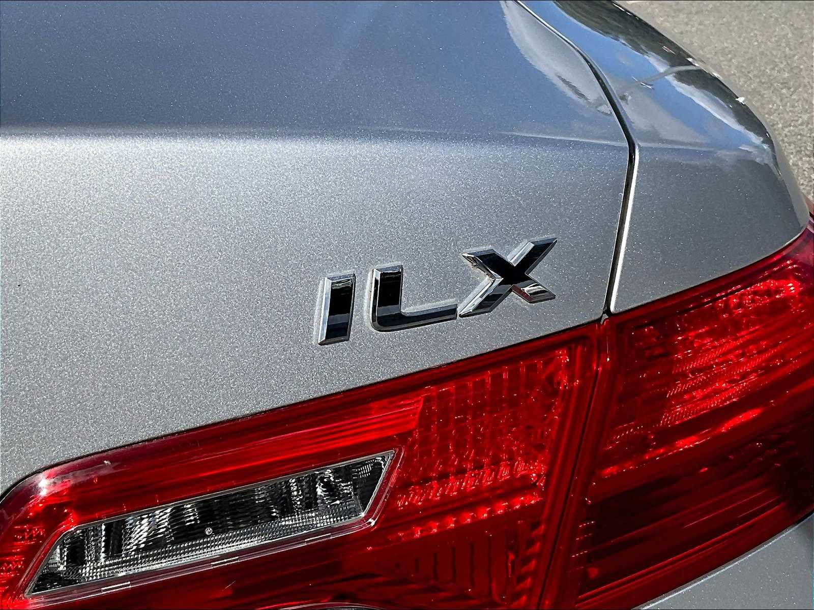 2013 Acura ILX 2.0L photo 27