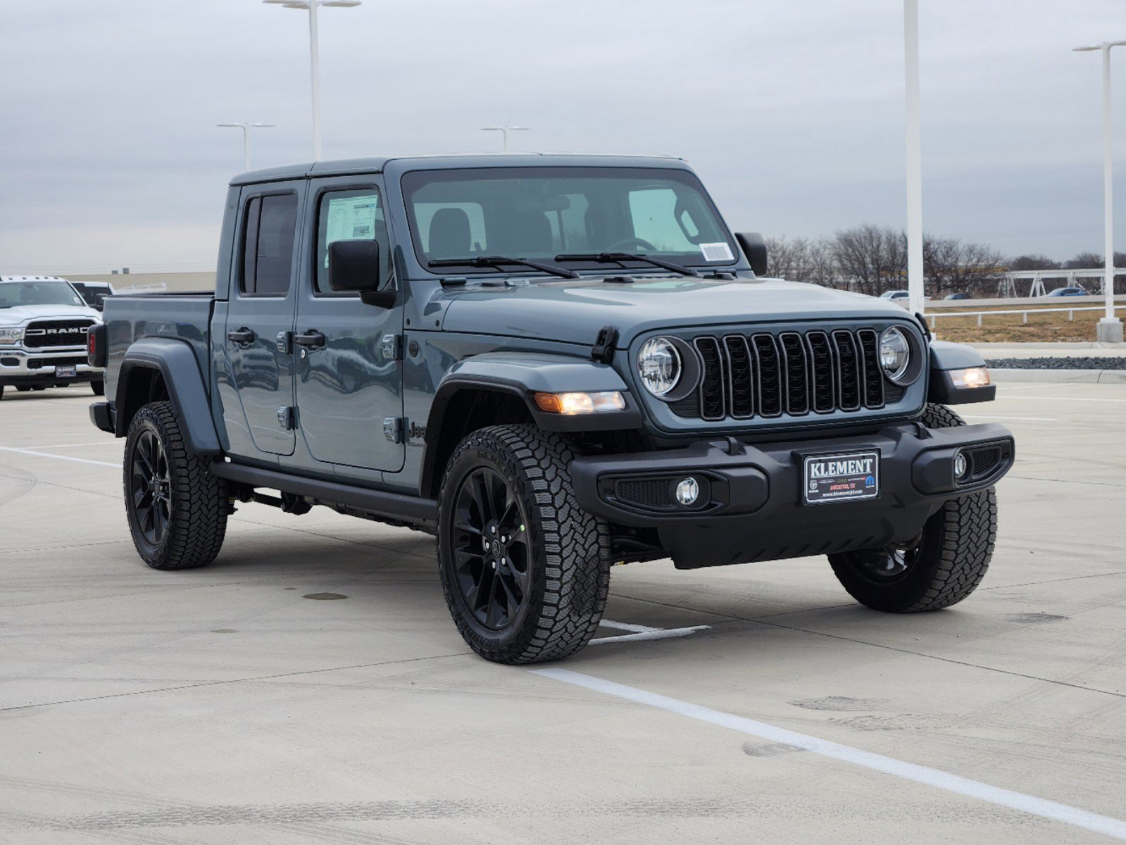 2025 Jeep Gladiator photo 2