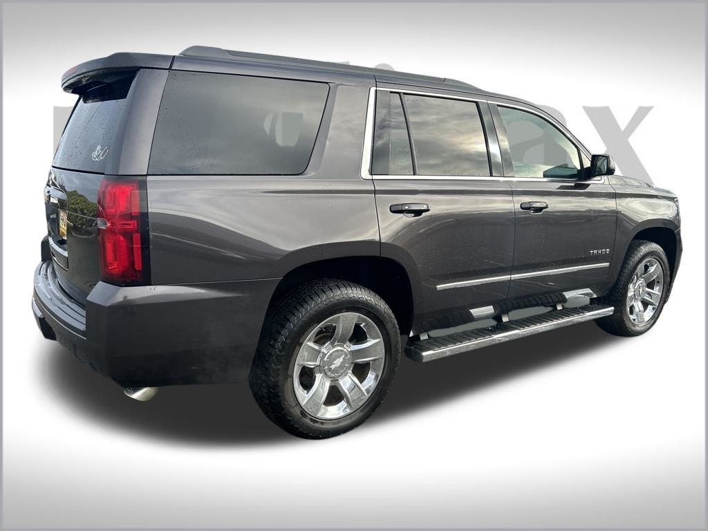 2017 Chevrolet Tahoe LT photo 3