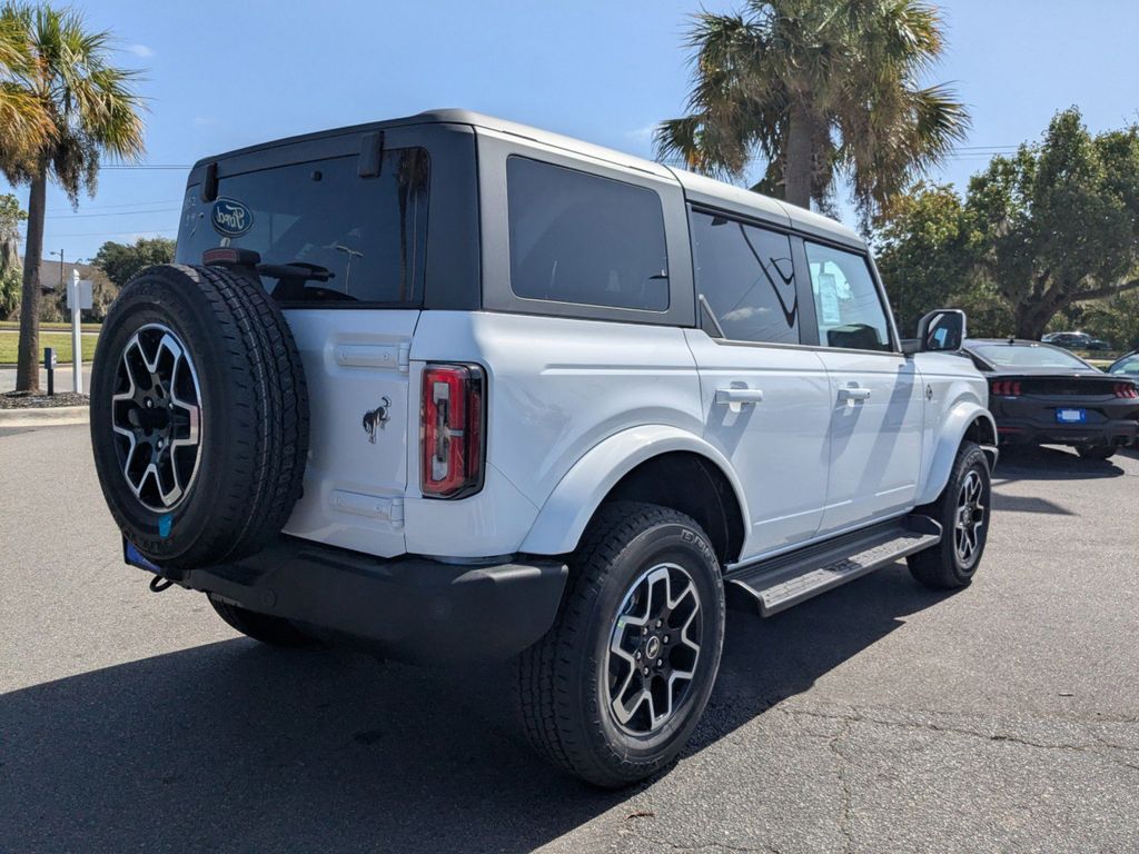 2025 Ford Bronco Outer Banks photo 4