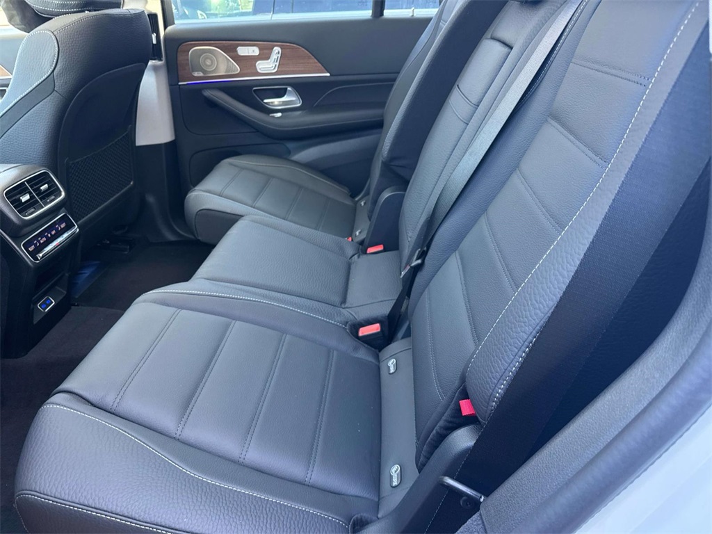 2026 Mercedes Benz GLS 450 4MATIC photo 7