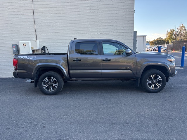 2017 Toyota Tacoma TRD Sport 4x4 photo 4